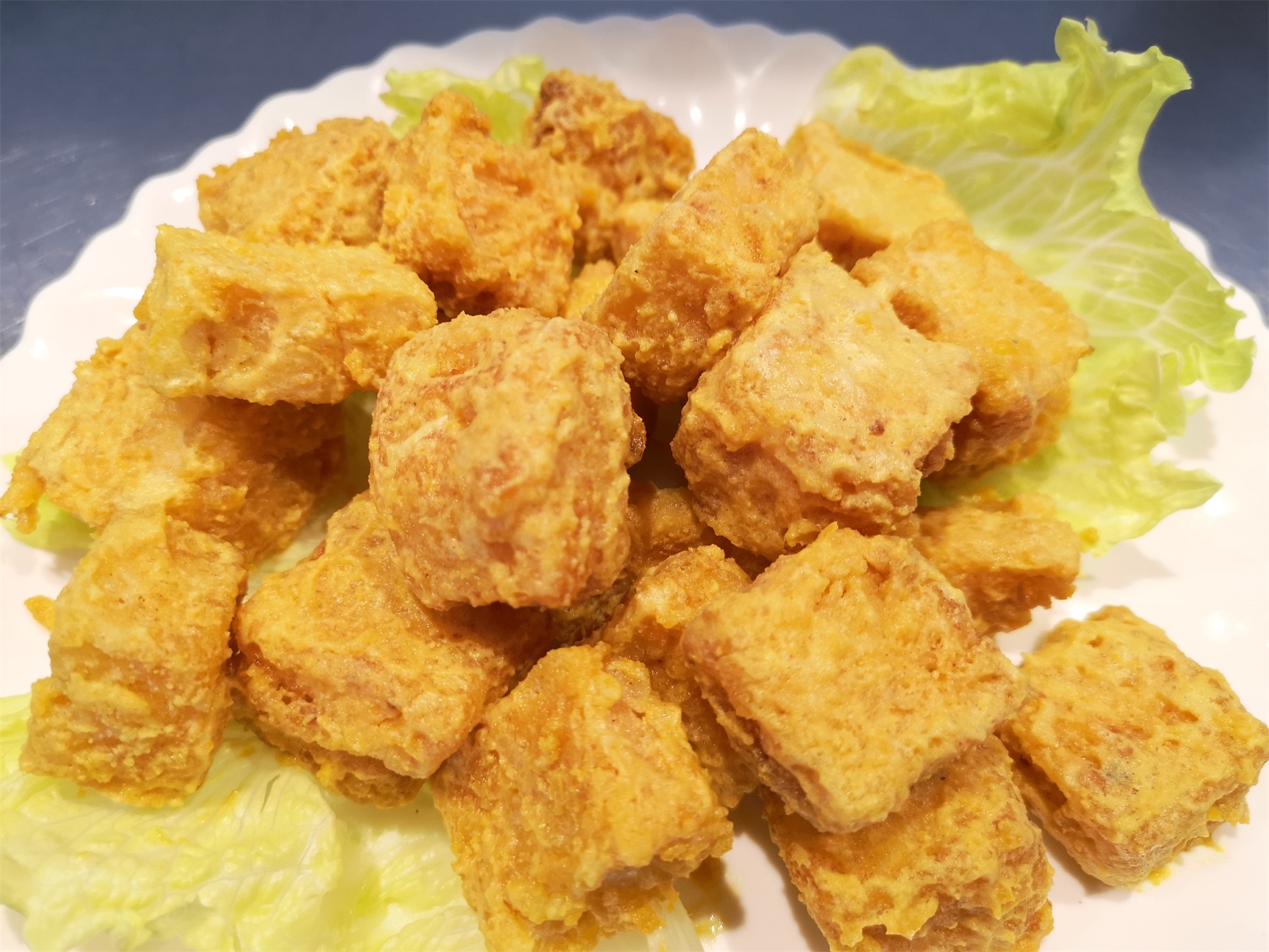 黄金豆腐 | Salted Egg Fried Tofu - 刘进厨房